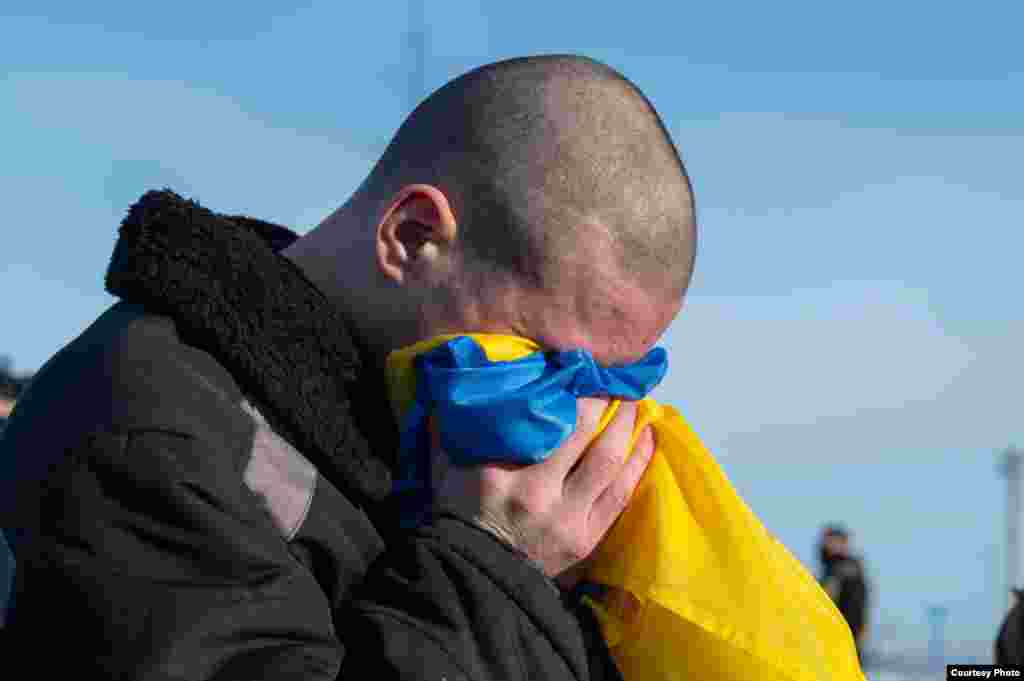 «Наші – вдома. 207 хлопців. Повертаємо попри все. Пам’ятаємо про кожного й кожну в полоні. Воїни та цивільні. Маємо повернути всіх. Працюємо над цим», – написав президент України Володимир Зеленський у своєму телеграм-каналі