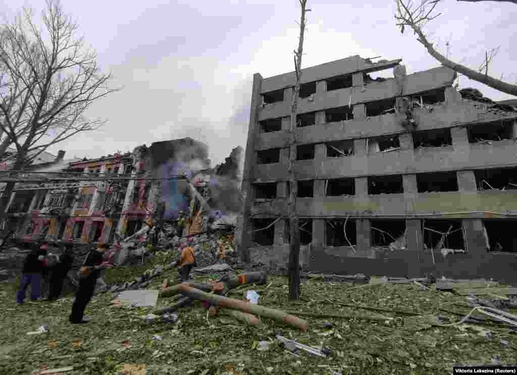 У Повітряних силах ЗСУ повідомили, що в ніч на 20 липня війська РФ атакували південь України 38 дронами і ракетами. Сили ППО збили дві з трьох ракет «Калібр», три з п'яти «Іскандерів-К», 13 з 19 ударних БпЛА. Крім цього, російська сили випустили сім крилатих «Оніксів» та чотири крилатих Х-22 – їх збити не вдалося