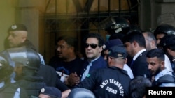 پوليسو عمران خان د ۲۰۲۳ز کال د اګست پر پينځمه په توشه خانه مقدمه کې ګرفتار کړی وو ـ انځور له ارشيفه