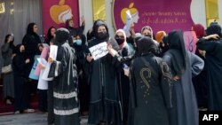 یوشمېر افغانانې په کابل کې د طالبانو د بندیزونو پر ضد مظاهره کوي - انځور له ارشیفه