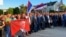 Сторонники лидера боснийских сербов Милорада Додика на митинге в Сараеве несут портрет Владимира Путина. 1 сентября 2023 года