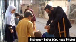 له پولیو د پاک افغانستان ادارې ویلي چې د واکسین ترڅنګ به ماشومانو ته ویټامین اې هم ورکړل شي.