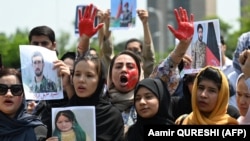 د اګست پر ۱۵مه،افغانان په اسلام اباد کې د مظاهرې په حال کې.