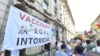 Câteva sute de simpatizanți AUR protestează în fața Ministerului Sănătății față de proiectul Strategiei Naționale a Vaccinării.