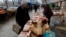 Стихийный рынок в оккупированном российскими войсками Мариуполе