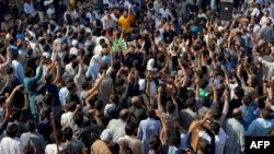 د پاکستان تر واک لاندې د کشمیر په مرکز مظفراباد کې خلک د برېښنا لوړو بیو پرضد مظاهره کوي - د ۲۰۲۳ز کال د اګست ۳۱مې انځور.