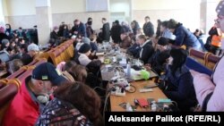 Kherson residents charge their phones at the city's train station amid ongoing Russian strikes on Ukraine's energy infrastructure.