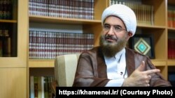 رئیس هیئت اعزامی علی خامنهای به سیستان و بلوچستان نخستین مقام رسمی است که به طور تلویحی موضوع تعرض به دختر بلوچ را تائید میکند