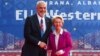 Premierul Albaniei, Edi Rama, strânge mâna președintei Comisiei Europene, Ursula von der Leyen. Tirana, 6 decembrie.