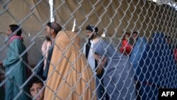 پر چمن - سپين بولدک لارې روان افغانان - انځور له ارشیفه