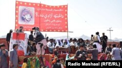 له ارشیفه: نواب ایاز خان جوګېزی له منظور پښتین سره د پي ټي ایم جلسې پرمهال