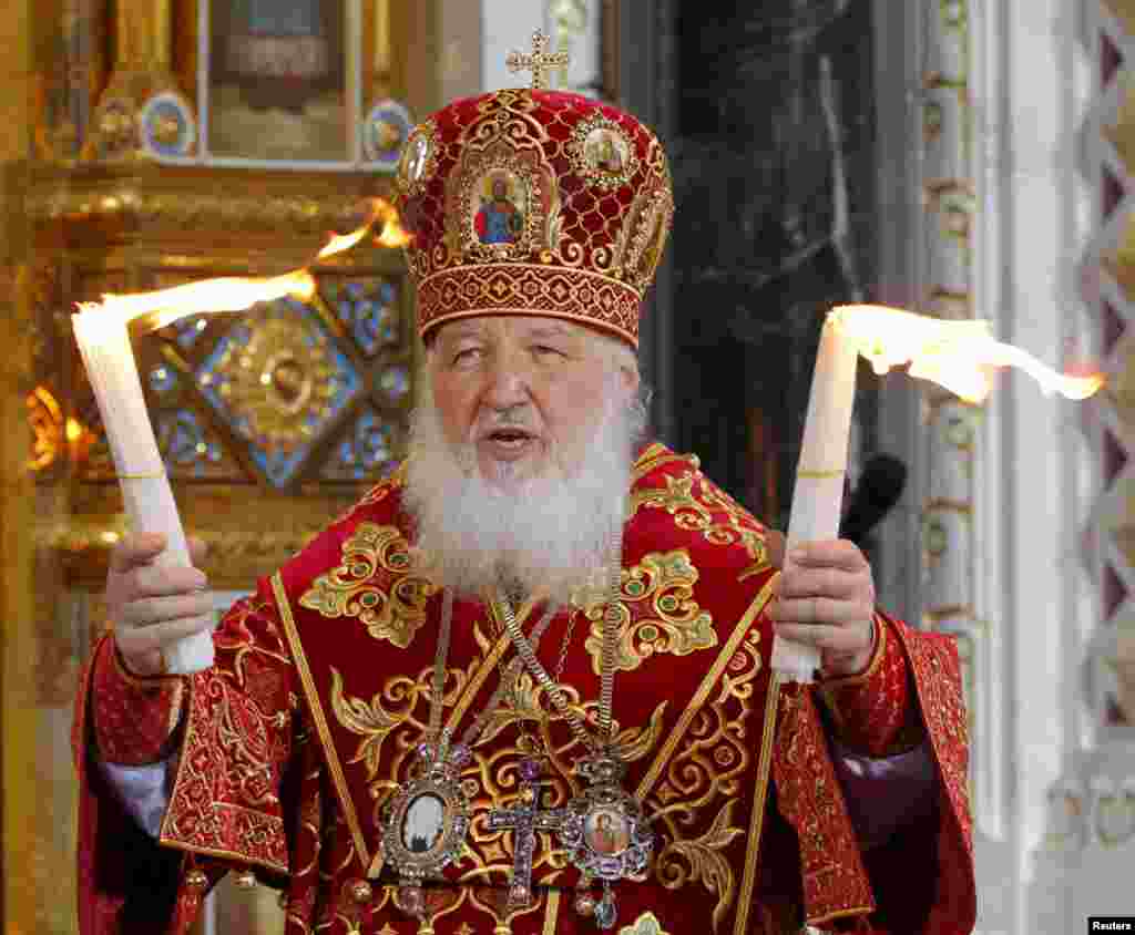 Патриарх Кирилл во время пасхального богослужения. Москва, храм Христа Спасителя, 20 апреля 2014 года.  