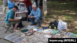 Книжный рынок в Симферополе, июль 2019 года