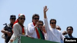 عمران خان پر حکومت غږ وکړ چې اسمبلۍ دې ماتې کړي او د انتخاباتو نېټه دې اعلان کړي - د مې ۲۵مې انځور.