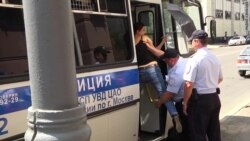 Полиция защитила "Единую Россию" от многодетных матерей Полиция защитила "Единую Россию" от многодетных матерей