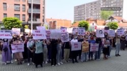 Protest na Kosovu zbog ubistva 18-godišnje devojke Protest na Kosovu zbog ubistva 18-godišnje devojke