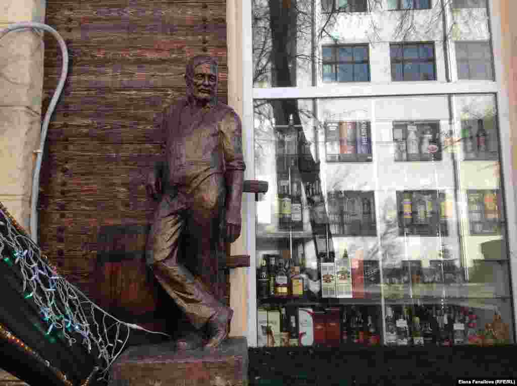 Паб "У старика Хэма", место встречи активистов майдана. В 200 метрах от площади.