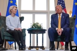 Президент США Дональд Трамп встретился с главой Еврокомиссии Урсулой фон дер Ляйен в гольф-клубе Trump Turnberry в Тернберри, Шотландия, 27 июля 2025 года