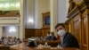 Президент Украины Владимир Зеленский на внеочередном заседании Верховной рады, Киев, 30 марта 2020 года