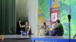 Татар җырчылары казаннарга бушлай музыкаль комедия күрсәтте Татар җырчылары казаннарга бушлай музыкаль комедия күрсәтте