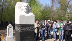 Казанда татар зыялылары Габдулла Кариев каберен зиярәт кылды Казанда татар зыялылары Габдулла Кариев каберен зиярәт кылды