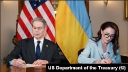 US Treasury Secretary Scott Bessant (left) and Ukraine's Prime Minister-designate Yulia Svyrydenko.