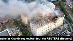 Ndërtesa e banimit në Harkiv, që u godit nga sulmet ruse. 18 gusht 2025. 