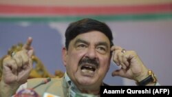 شيخ رشيد د چين له سفير سره ملاقات په ګوادر کې پرچيني کارکوونکو تر بريد دوه ورځې وروسته کړی. عکس-ارشېف
