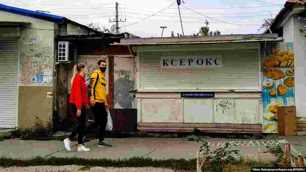 Закрытый киоск «Крымсоюзпечати» на улице Гавена в Симферополе