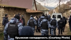 Російські силовики під час обшуків у Бахчисараї, архів