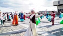 Казанда милли кием фестивалендә татар теле читтә калды Казанда милли кием фестивалендә татар теле читтә калды