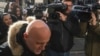 Atenția publică în zilele de după anularea alegerilor s-a îndreptat mai degrabă spre acțiunile judiciare ale procurorilor și polițiștilor. Liderii instituțiilor esențiale ale statului român au lipsit, deși măsura fără precedent a lăsat fără răspuns multe întrebări.