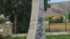 U mostarskom naselju Baćevići na spomeniku civilnim žrtvama Drugog svjetskog rata 8. septembra, osvanuli su fašistički grafiti. 