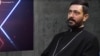 Երկրորդ քահանան է ընդվզում հոգևոր վերնախավի դեմ