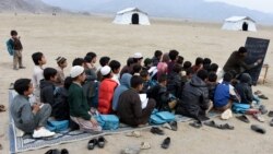 "روزلی ښوونکی په مړ نصاب کې سا اچولی شي" "روزلی ښوونکی په مړ نصاب کې سا اچولی شي"
