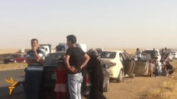 Iraqi Families Flee Mosul Fighting Iraqi Families Flee Mosul Fighting
