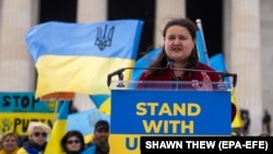Посол Украины в США Оксана Маркарова выступает во время митинга в поддержку Украины в Вашингтоне, март 2022 года