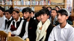 خوست کې لسګونه ځوانان د انګليسي او کمپيوټر له پروګرامه فارغ شوي خوست کې لسګونه ځوانان د انګليسي او کمپيوټر له پروګرامه فارغ شوي