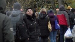 Lines Lengthen Outside Jails As Belarus Tightens Crackdown Lines Lengthen Outside Jails As Belarus Tightens Crackdown