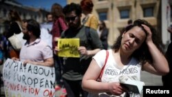 Лейла Мустафаева, жонка Афгана Мухтарлы, прымае ўдзел на мітынгу ў Тбілісі. Грузія, 31 траўня 2017 году