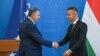 Milorad Dodik (lijevo) na pres-konferenciji sa mađarskim šefom diplomatije Peterom Sijartom, Budimpešta, 4. septembra 2025.