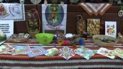 В Севастополе учились расписывать украинские писанки (видео) В Севастополе учились расписывать украинские писанки (видео)