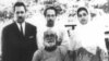 عبدالصمد خان اڅکزی ناست دی او کیڼ لاس ته د هغه لور ولیعهد (خور بي بي) ولاړه ده.