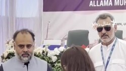 پاکستان کې پر افغان محصلینو ټیبلېټ مبایلونه ووېشل شول پاکستان کې پر افغان محصلینو ټیبلېټ مبایلونه ووېشل شول