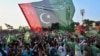 پاکستاني رسنۍ لیکي چې د ګوجرانواله جلسه کې زرګونو کسانو ګډون کړی و.