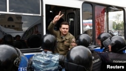 Задержание Ильи Яшина на акции 12 июня в Москве