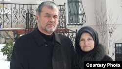Muhammad Solih (with his wife, Aydin) case comes after an Uzbek cleric who criticized the government in Tashkent was shot dead in Istanbul in December 2014 and another Uzbek cleric survived an apparent attempt on his life in Sweden.