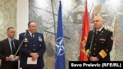 Главнокомандующий силами НАТО в Европе Филип Бридлав (в центре) во время встречи в Подгорице, 3 февраля 2015
