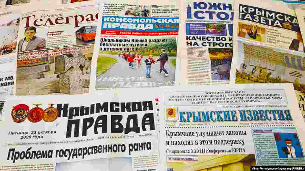Крымские издания, которые еще выходят в свет. Правда, еженедельник «Крымский телеграф» пропал из продажи в последние месяцы. Причины отсутствия газеты неизвестны. Продавцы в киосках предполагают, что «Крымский телеграф» мог закрыться из-за кризиса, связанного с пандемией коронавируса