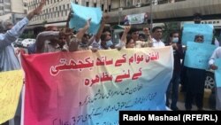 مظاهرچيانو ويلي، په پاکستان کې چې څه ډول جمهوريت، ازادي او بشري حقونه ولس ته ترلاسه دي، افغانانو ته هم بايد ورکړل شي.